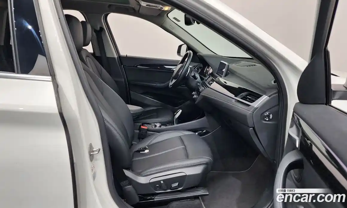 BMW X1 2022 2.0 автомат (гидро), фото 16