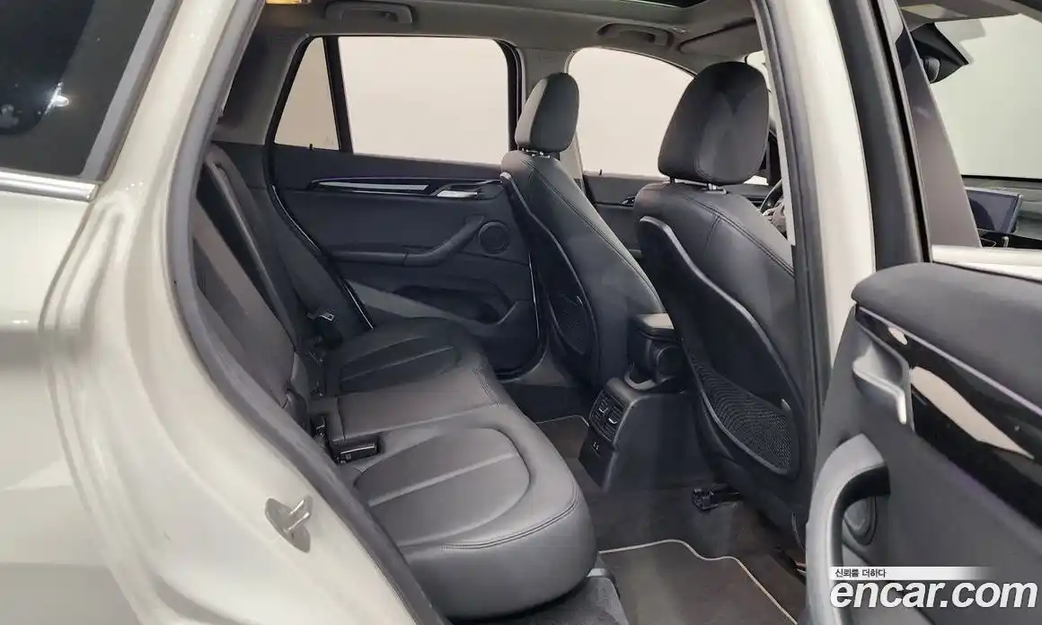 BMW X1 2022 2.0 автомат (гидро), фото 17