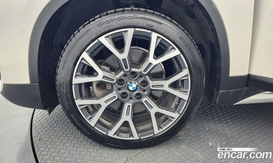 BMW X1 2022 2.0 автомат (гидро), фото 5