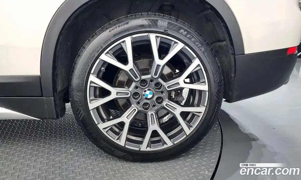 BMW X1 2022 2.0 автомат (гидро), фото 7