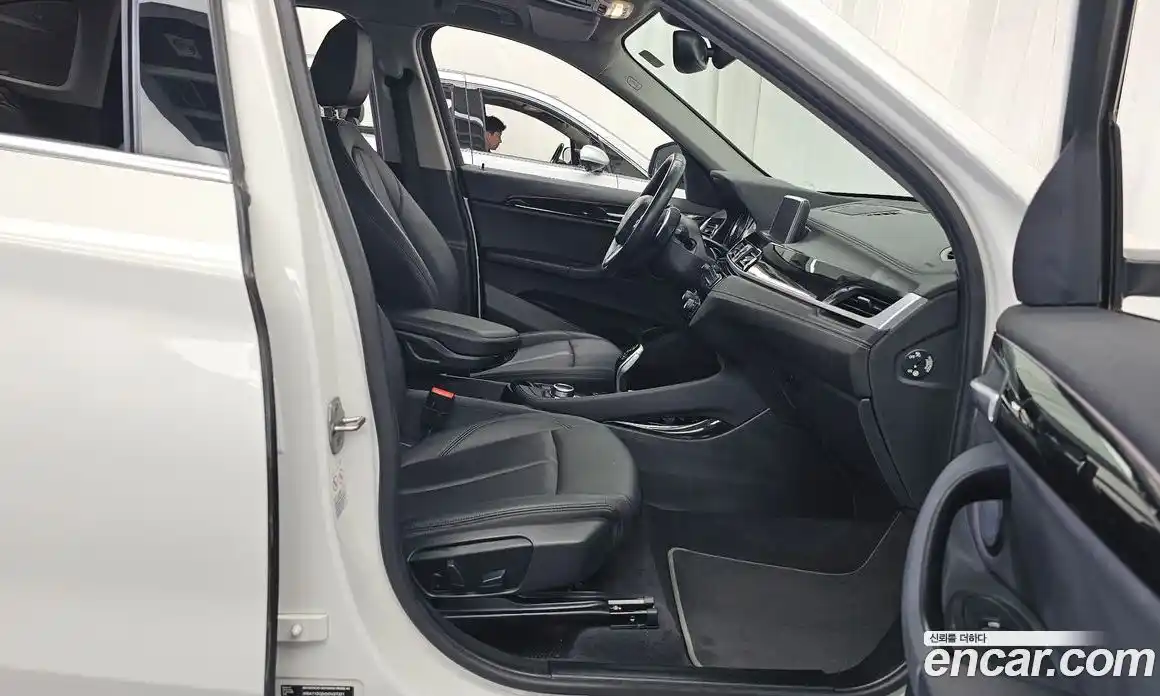 BMW X1 2022 2.0 автомат (гидро), фото 17