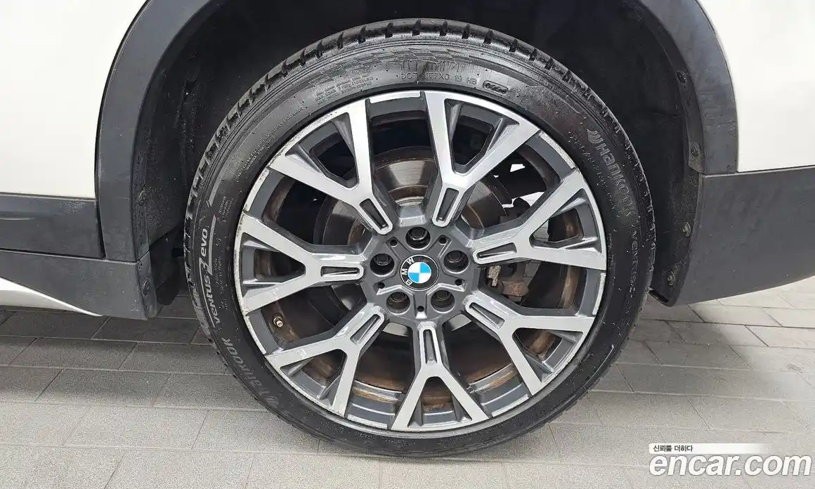BMW X1 2022 2.0 автомат (гидро), фото 7