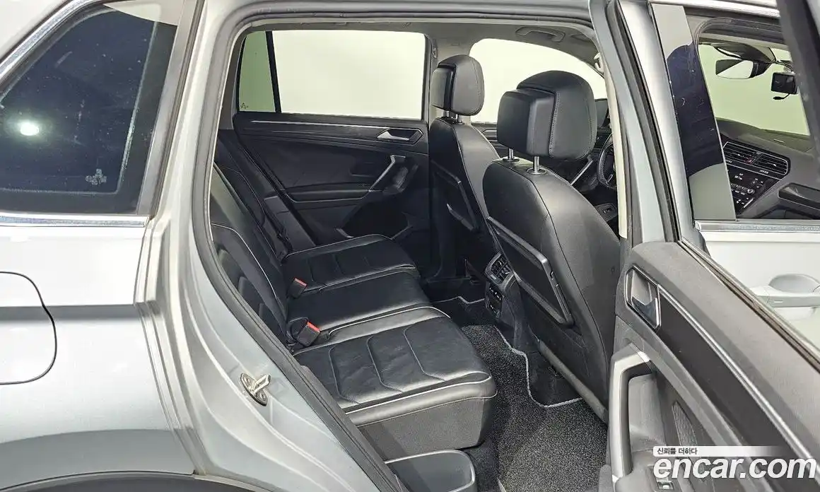 Volkswagen Tiguan 2018 2.0 автомат (гидро), фото 12