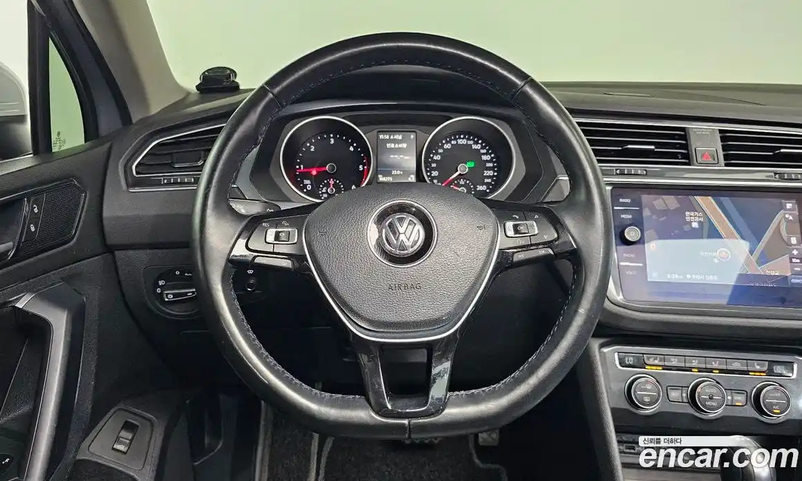 Volkswagen Tiguan 2018 2.0 автомат (гидро), фото 13