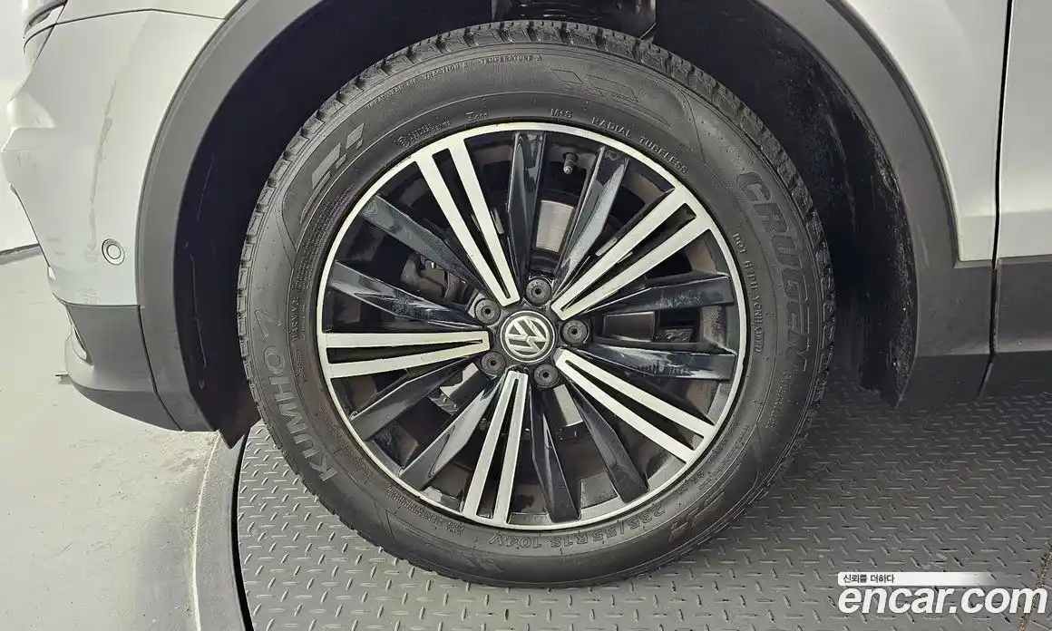 Volkswagen Tiguan 2018 2.0 автомат (гидро), фото 5