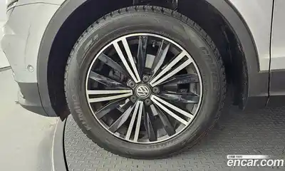 Volkswagen Tiguan 2018 2.0 автомат (гидро), миниатюра 5