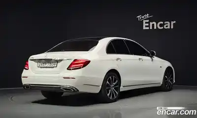 Mercedes-Benz E-Class 2019 2.0 автомат (гидро), миниатюра 2