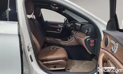 Mercedes-Benz E-Class 2023 2.0 автомат (гидро), миниатюра 11