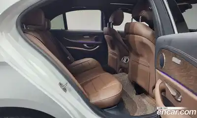 Mercedes-Benz E-Class 2023 2.0 автомат (гидро), миниатюра 12