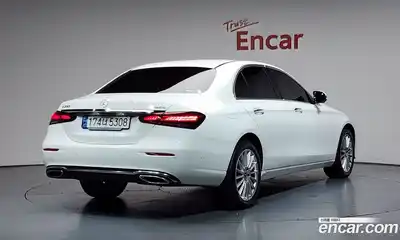 Mercedes-Benz E-Class 2023 2.0 автомат (гидро), миниатюра 2