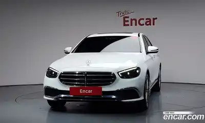 Mercedes-Benz E-Class 2023 2.0 автомат (гидро), миниатюра 3