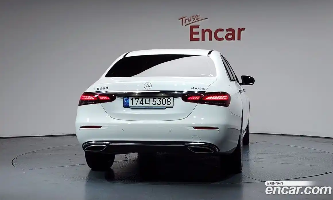 Mercedes-Benz E-Class 2023 2.0 автомат (гидро), фото 4