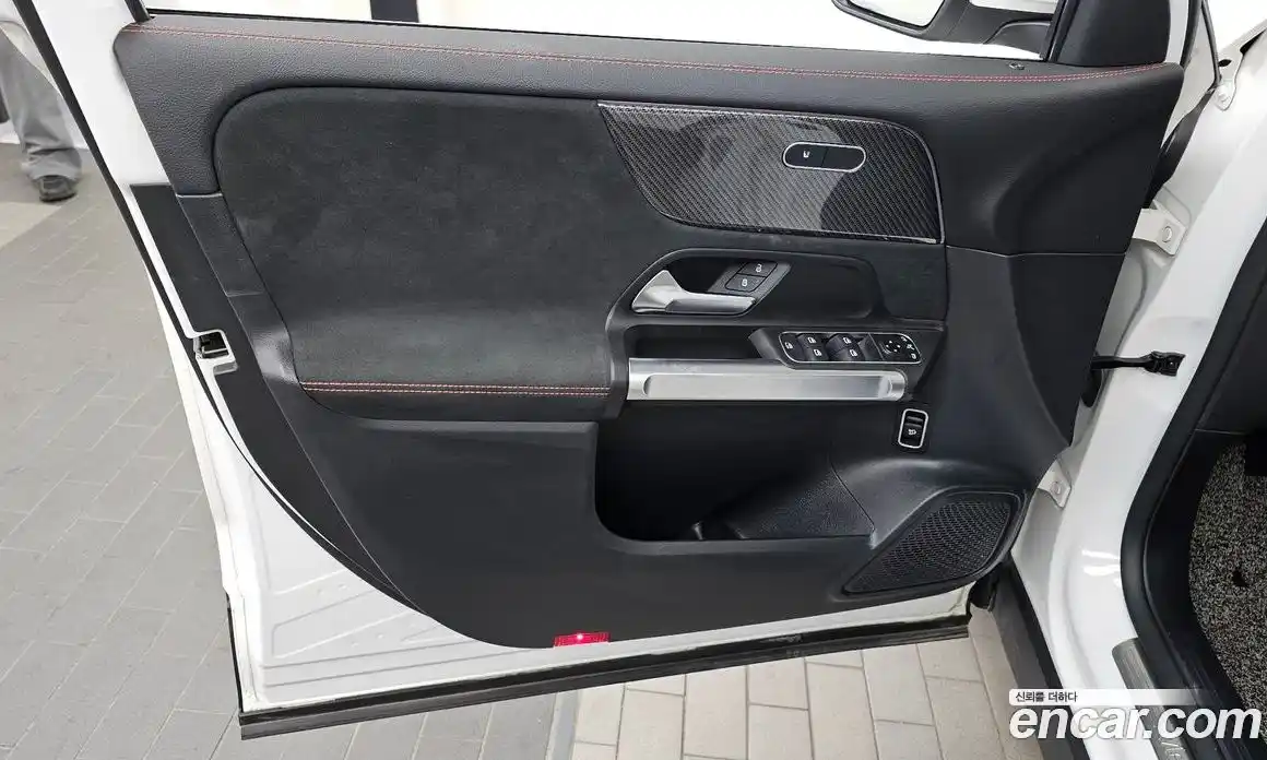 Mercedes-Benz GLB-Class 2022 2.0 гидро, фото 14