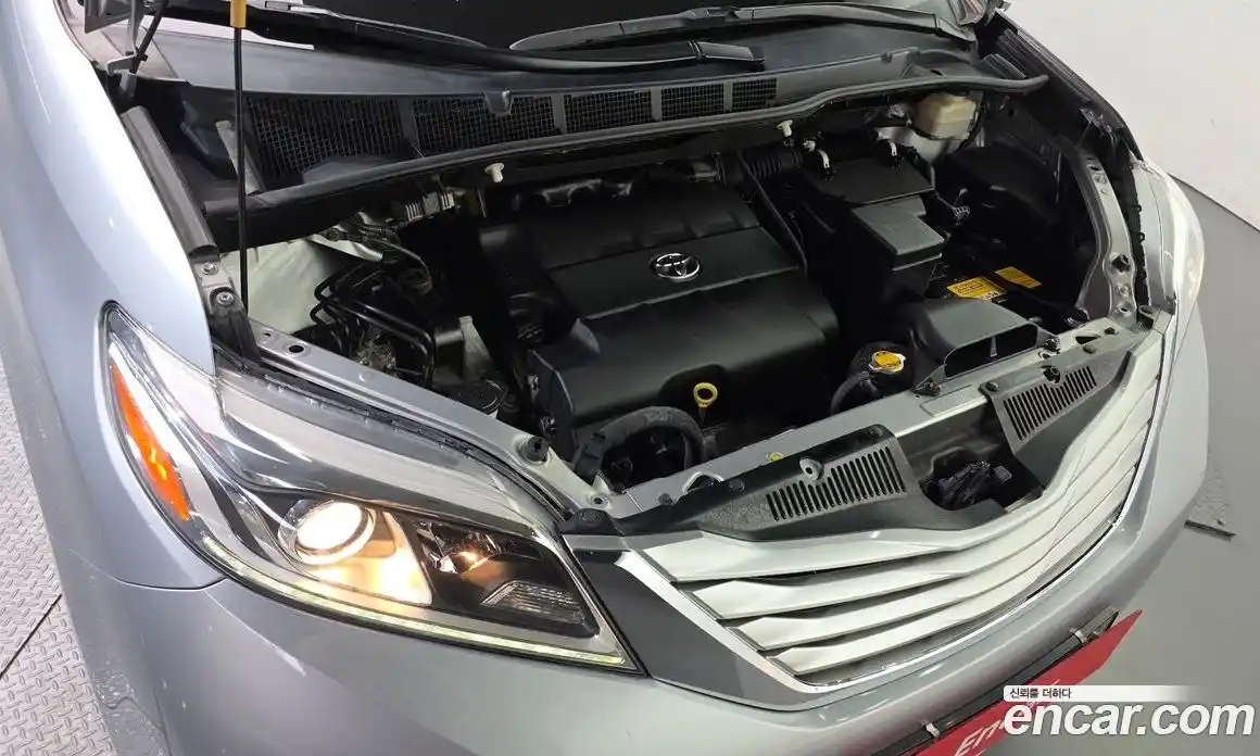 Toyota Sienna 2015 3.5 автомат (гидро), фото 6 Toyota Sienna 2015 3.5 автомат (гидро), фото 6