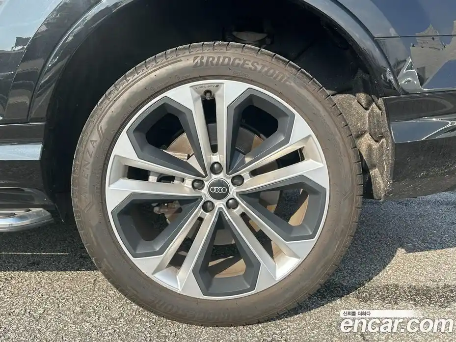 Audi Q7 2022 3.0 автомат (гидро), фото 5