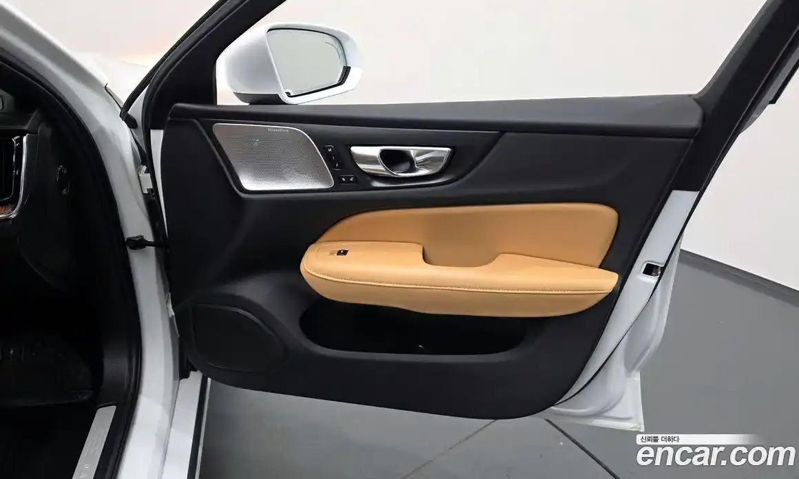 Volvo S60 2024 2.0 автомат (гидро), фото 15