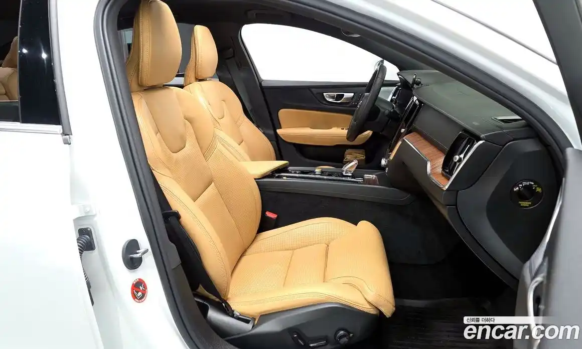 Volvo S60 2024 2.0 автомат (гидро), фото 16