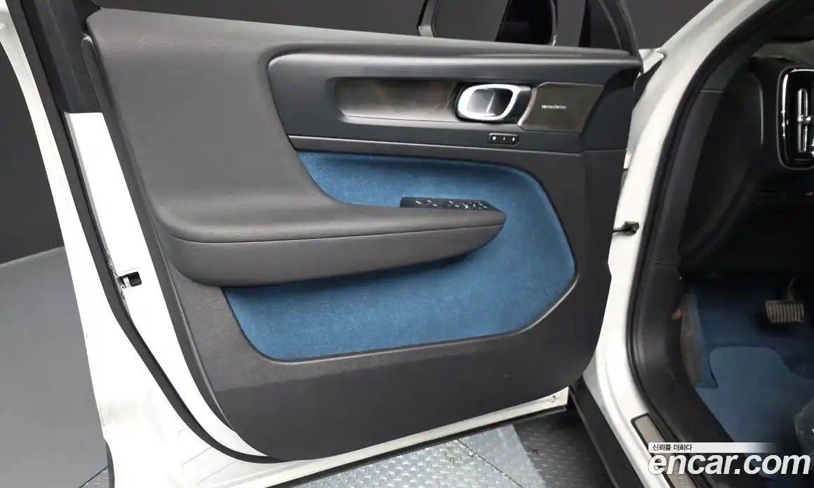 Volvo C40 2023 0.2 автомат (гидро), фото 14