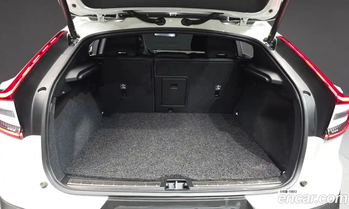 Volvo C40 2023 0.2 автомат (гидро), фото 26