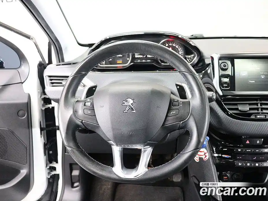 Peugeot 2008 2015 1.6 автомат (гидро), фото 6