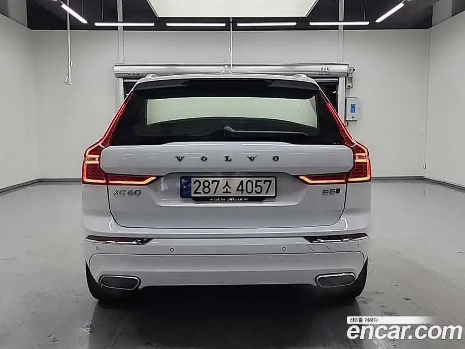 Volvo XC60 2021 2.0 автомат (гидро), фото 3