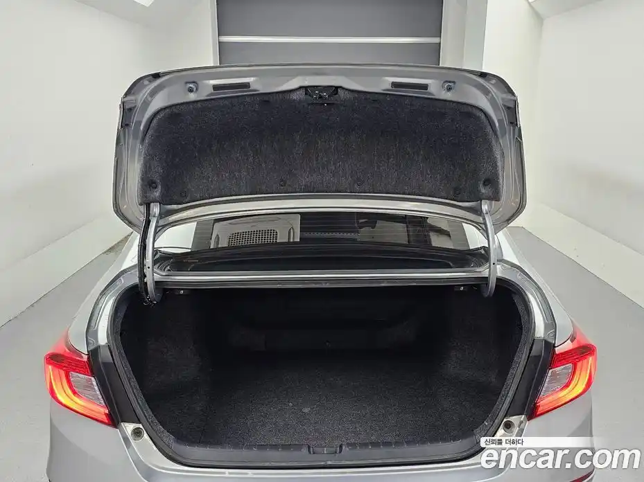 Honda Accord 2019 2.0 автомат (гидро), фото 19