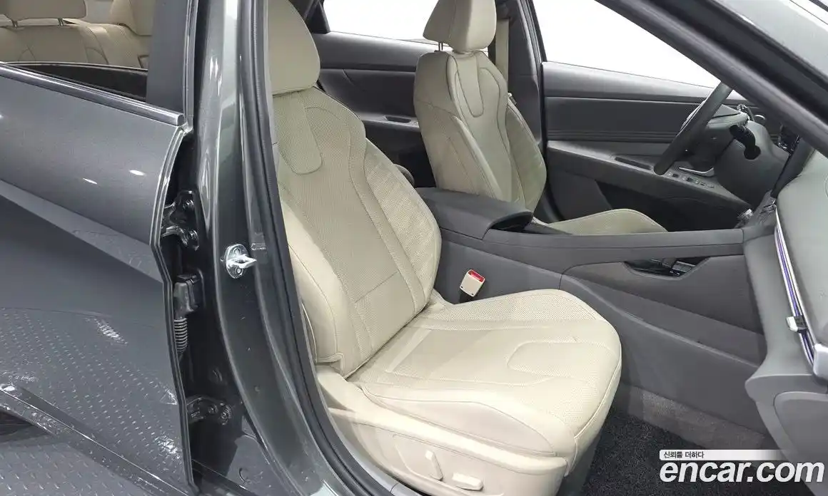 Hyundai Avante 2022 1.6 автомат (гидро), фото 18