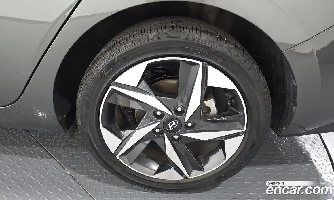 Hyundai Avante 2022 1.6 автомат (гидро), фото 7