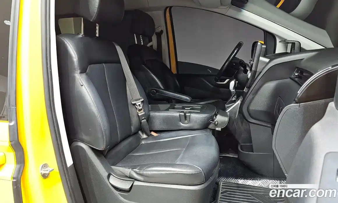 Hyundai Staria 2022 2.2 автомат (гидро), фото 11