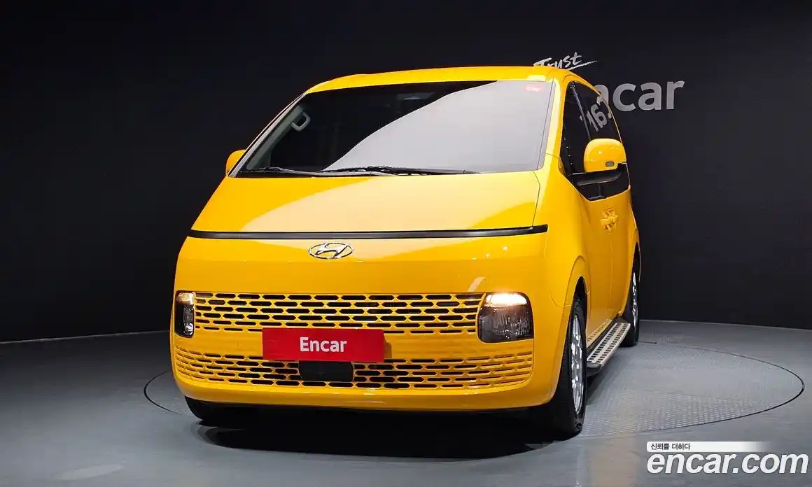 Hyundai Staria 2022 2.2 автомат (гидро), фото 3