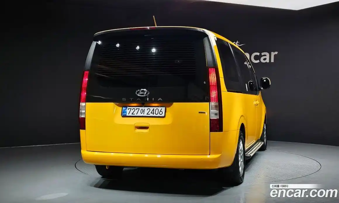 Hyundai Staria 2022 2.2 автомат (гидро), фото 4