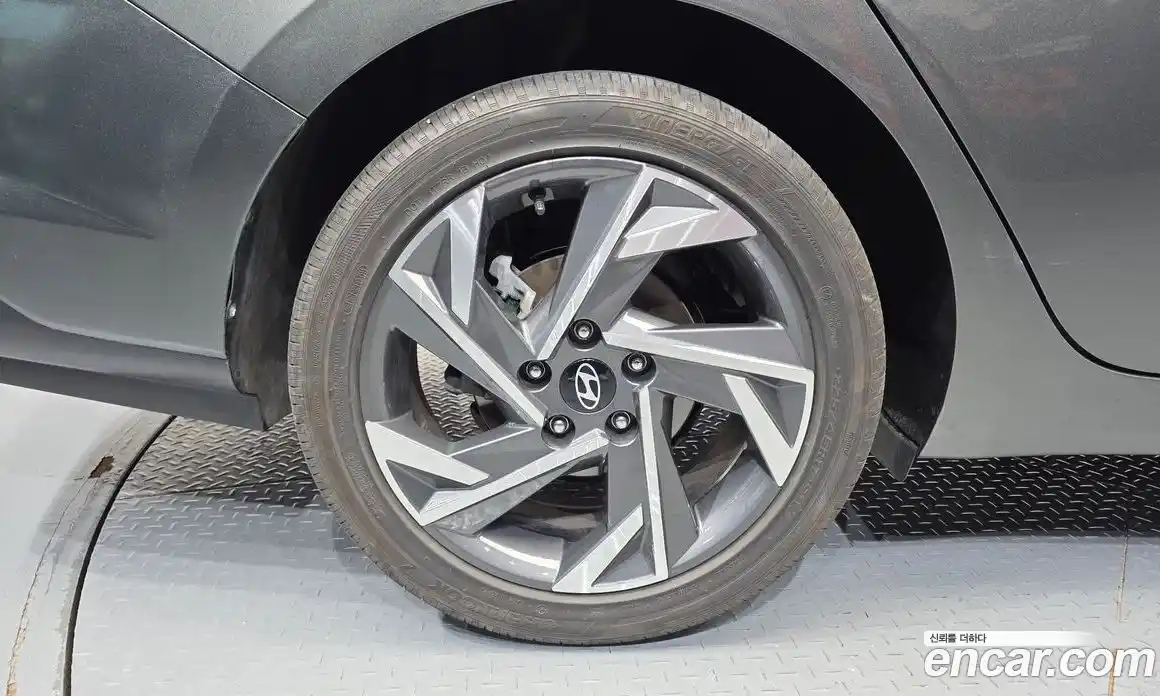 Hyundai Avante 2024 1.6 автомат (гидро), фото 5