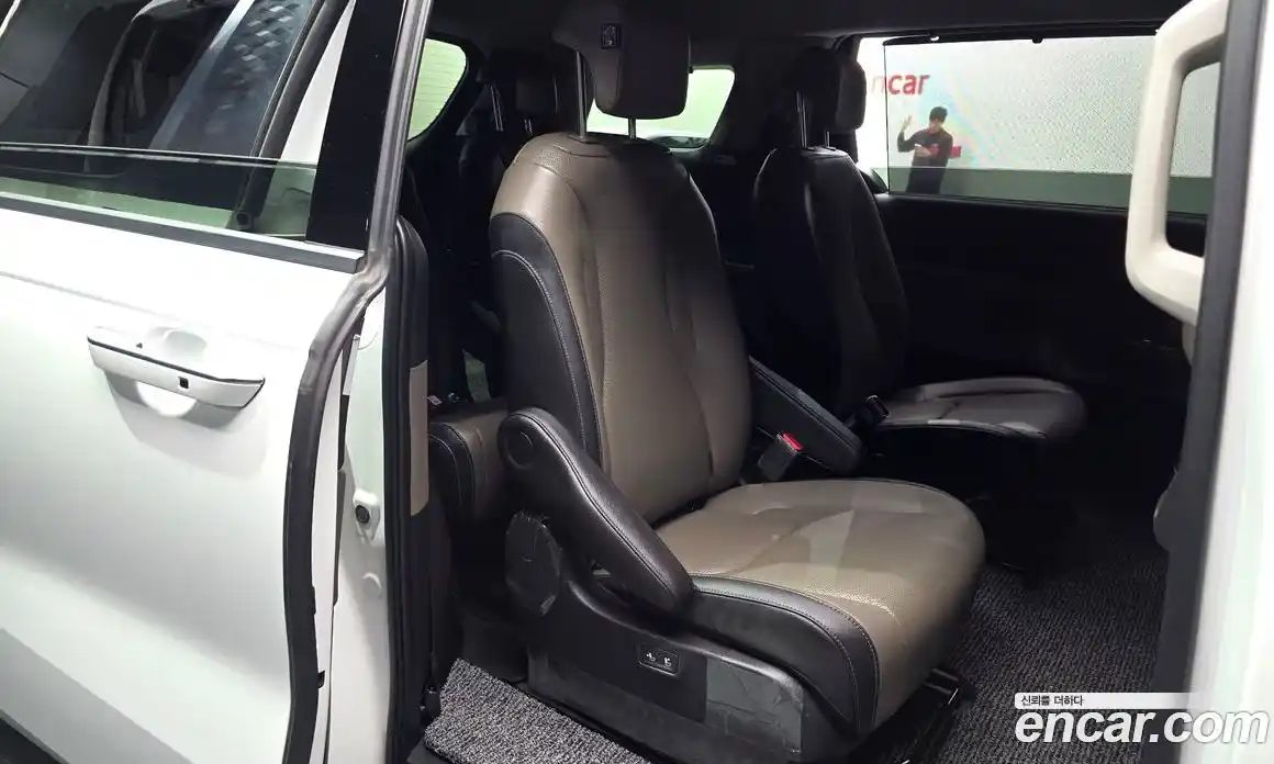 Kia Carnival 2024 3.5 автомат (гидро), фото 17