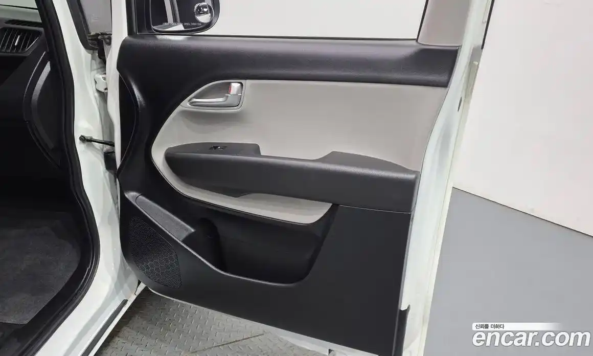 Kia Ray 2023 1.0 автомат (гидро), фото 15
