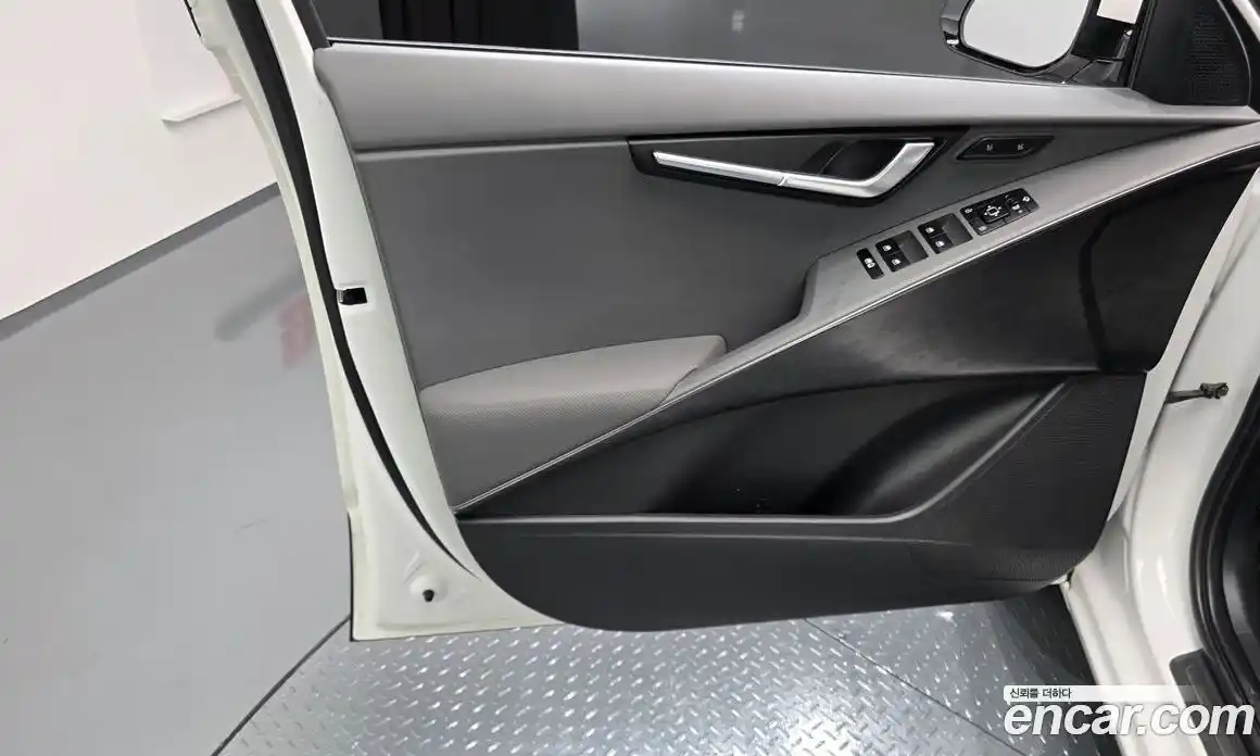Kia Niro 2024 1.6 автомат (гидро), фото 13
