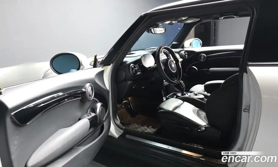 Mini Cooper 2023 автомат (гидро), фото 13