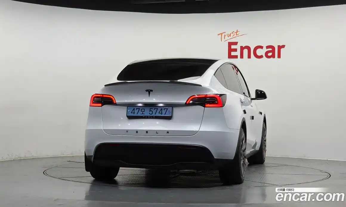 Tesla Model Y 2024 0.2 автомат (гидро), фото 4