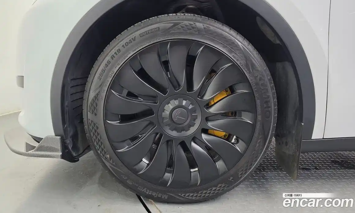 Tesla Model Y 2024 0.2 автомат (гидро), фото 5