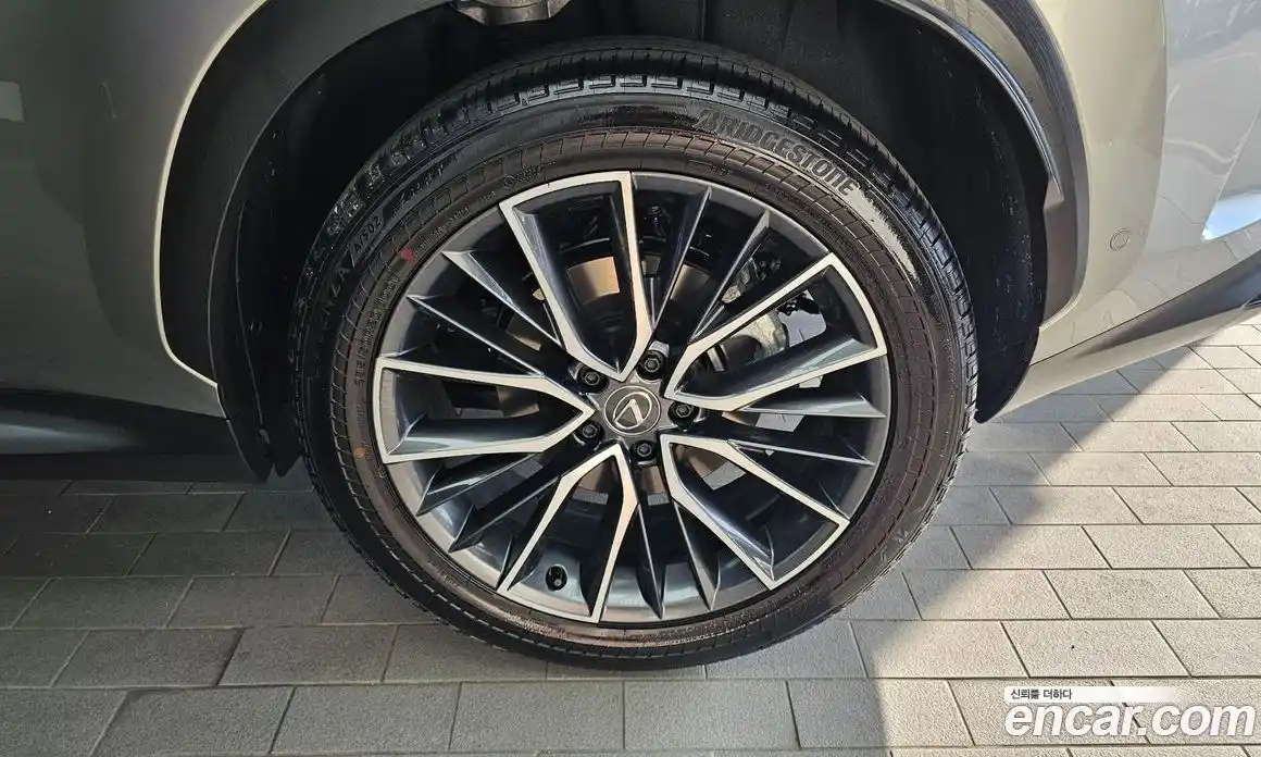 Lexus NX 2025 2.5 автомат (гидро), фото 7 Lexus NX 2025 2.5 автомат (гидро), фото 7