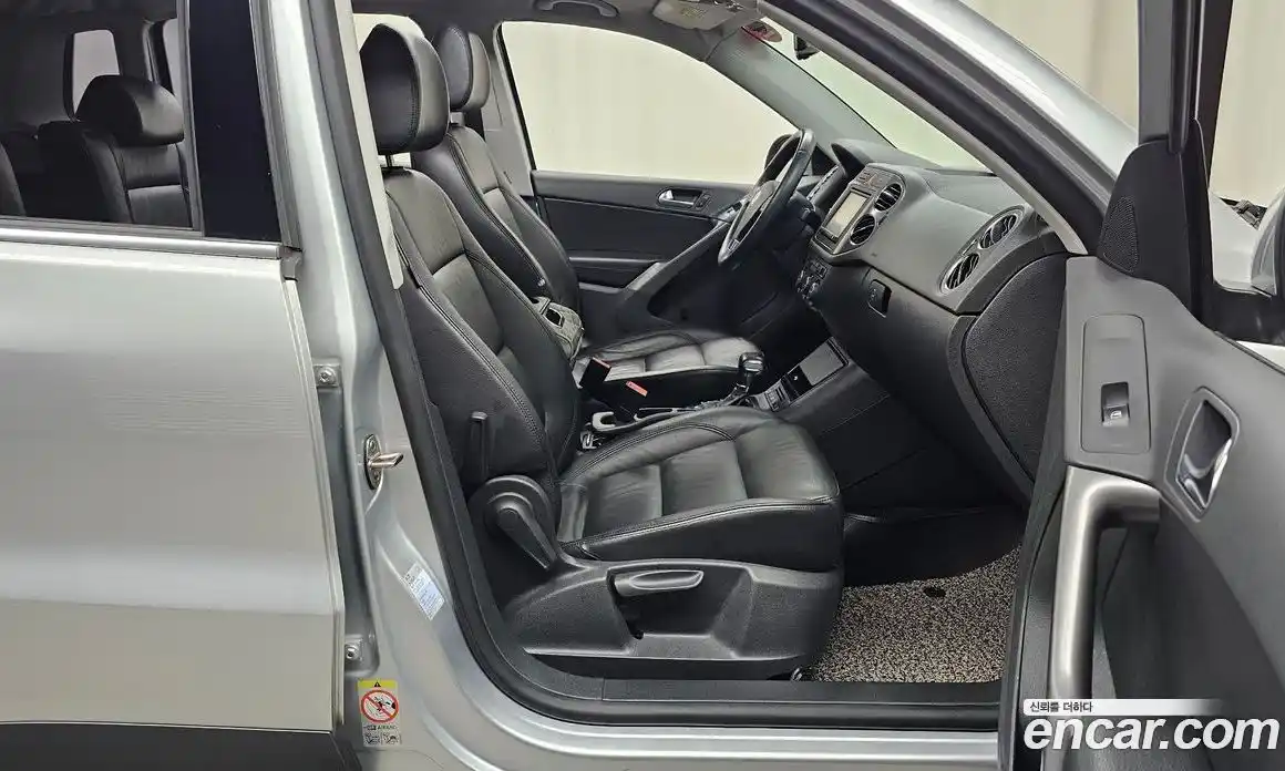 Volkswagen Tiguan 2009 2.0 автомат (гидро), фото 11