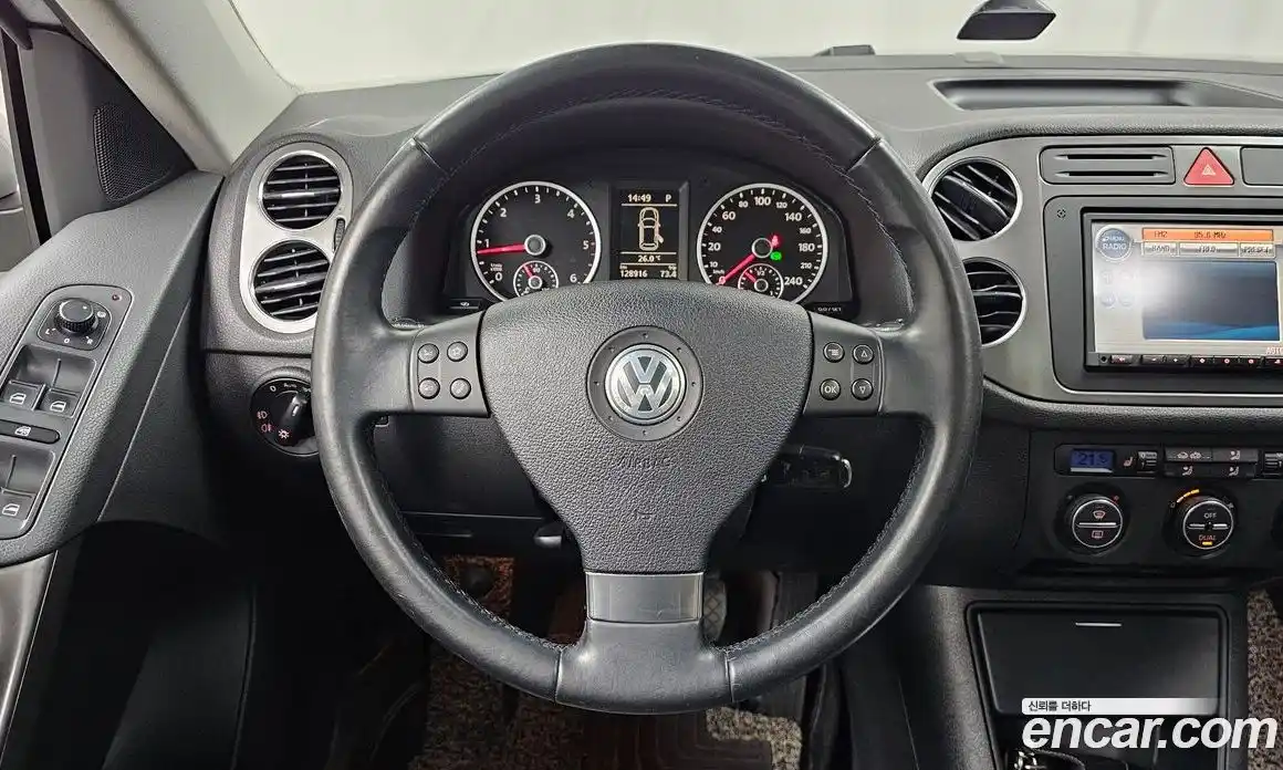 Volkswagen Tiguan 2009 2.0 автомат (гидро), фото 13