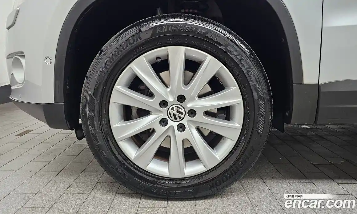 Volkswagen Tiguan 2009 2.0 автомат (гидро), фото 5