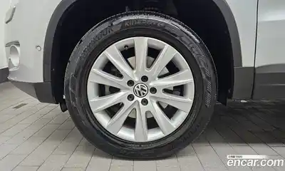 Volkswagen Tiguan 2009 2.0 автомат (гидро), миниатюра 5