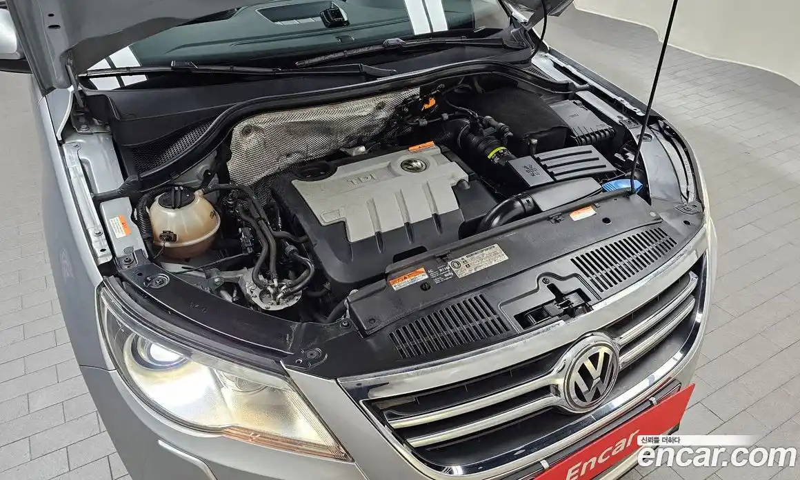 Volkswagen Tiguan 2009 2.0 автомат (гидро), фото 6