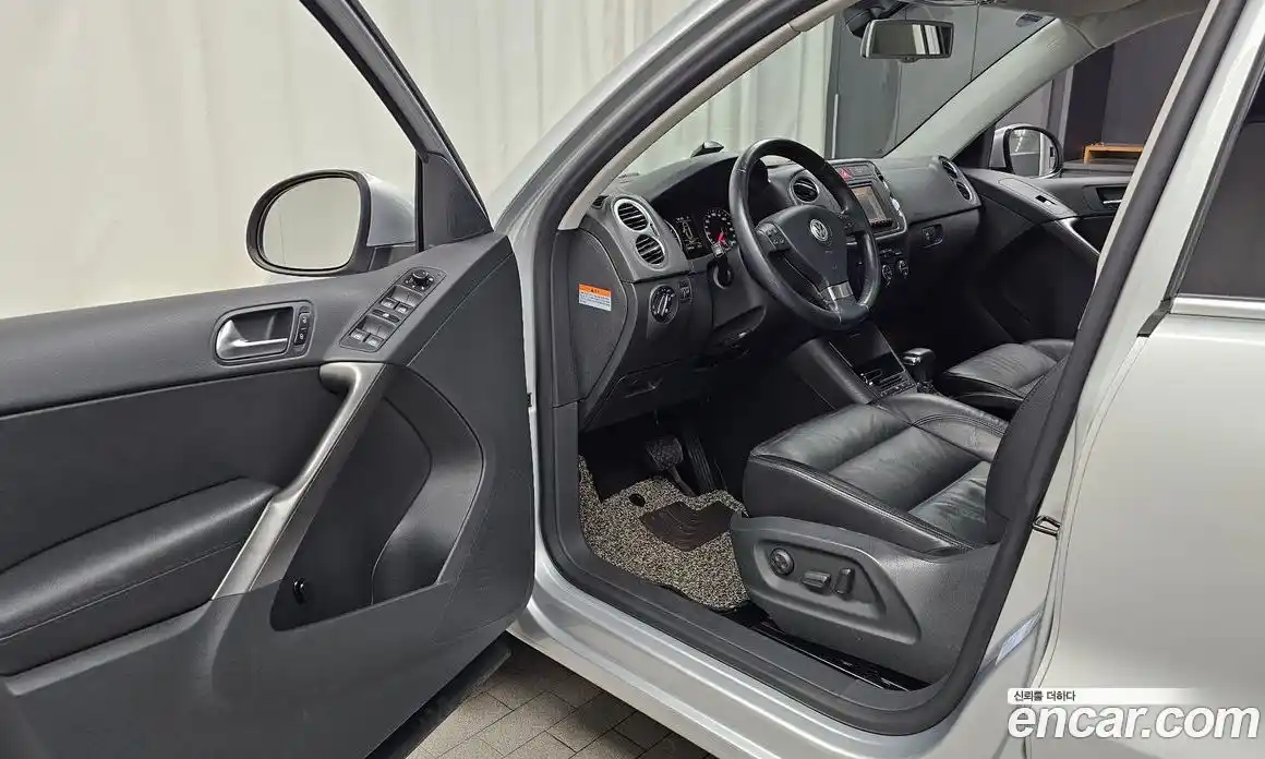 Volkswagen Tiguan 2009 2.0 автомат (гидро), фото 10