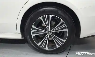 Mercedes-Benz E-Class 2025 2.0 автомат (гидро), миниатюра 7