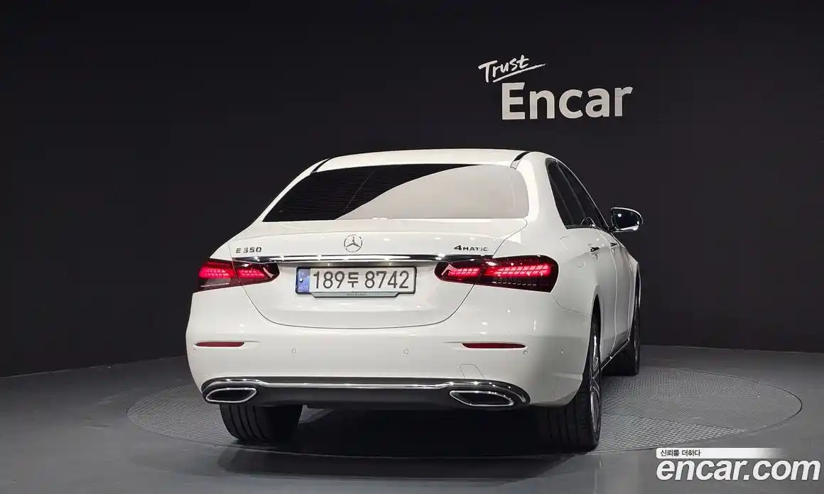 Mercedes-Benz E-Class 2023 2.0 автомат (гидро), фото 4
