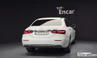 Mercedes-Benz E-Class 2023 2.0 автомат (гидро), миниатюра 4