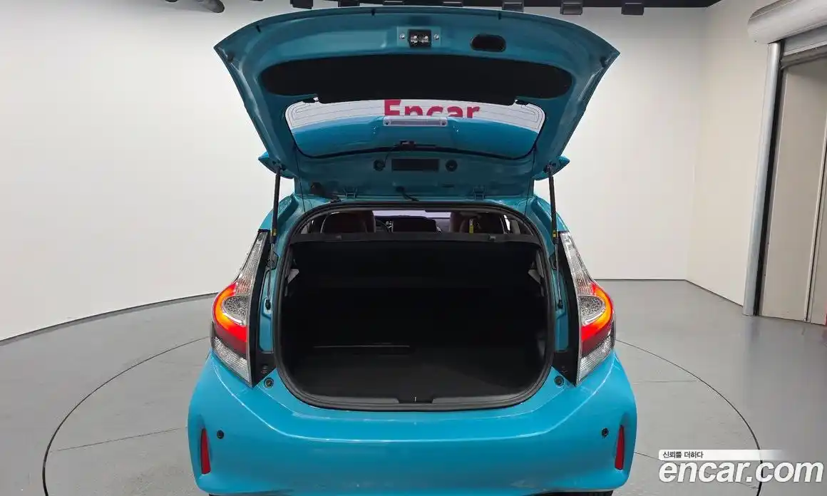 Toyota Prius 2018 1.5 автомат (гидро), фото 20 Toyota Prius 2018 1.5 автомат (гидро), фото 20