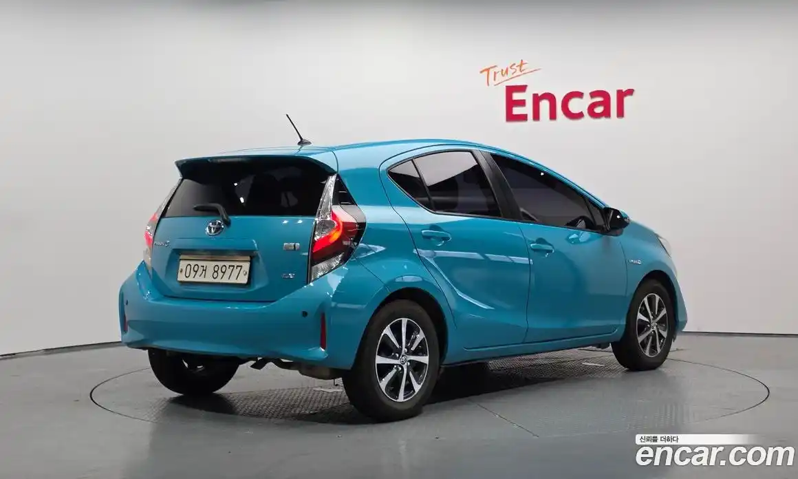 Toyota Prius 2018 1.5 автомат (гидро), фото 2 Toyota Prius 2018 1.5 автомат (гидро), фото 2
